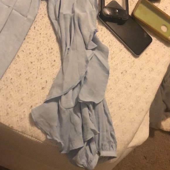 Cold shoulder baby blue Jennifer Lopez top - Picture 3 of 4